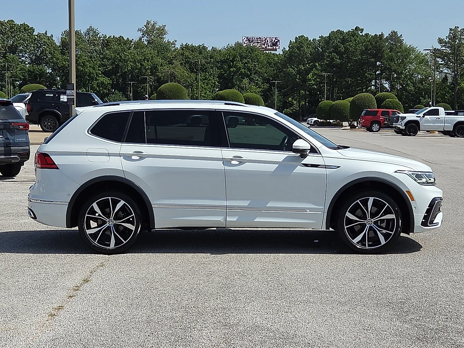 Used 2024 Opal White Pearl Volkswagen SEL R-Line image 6