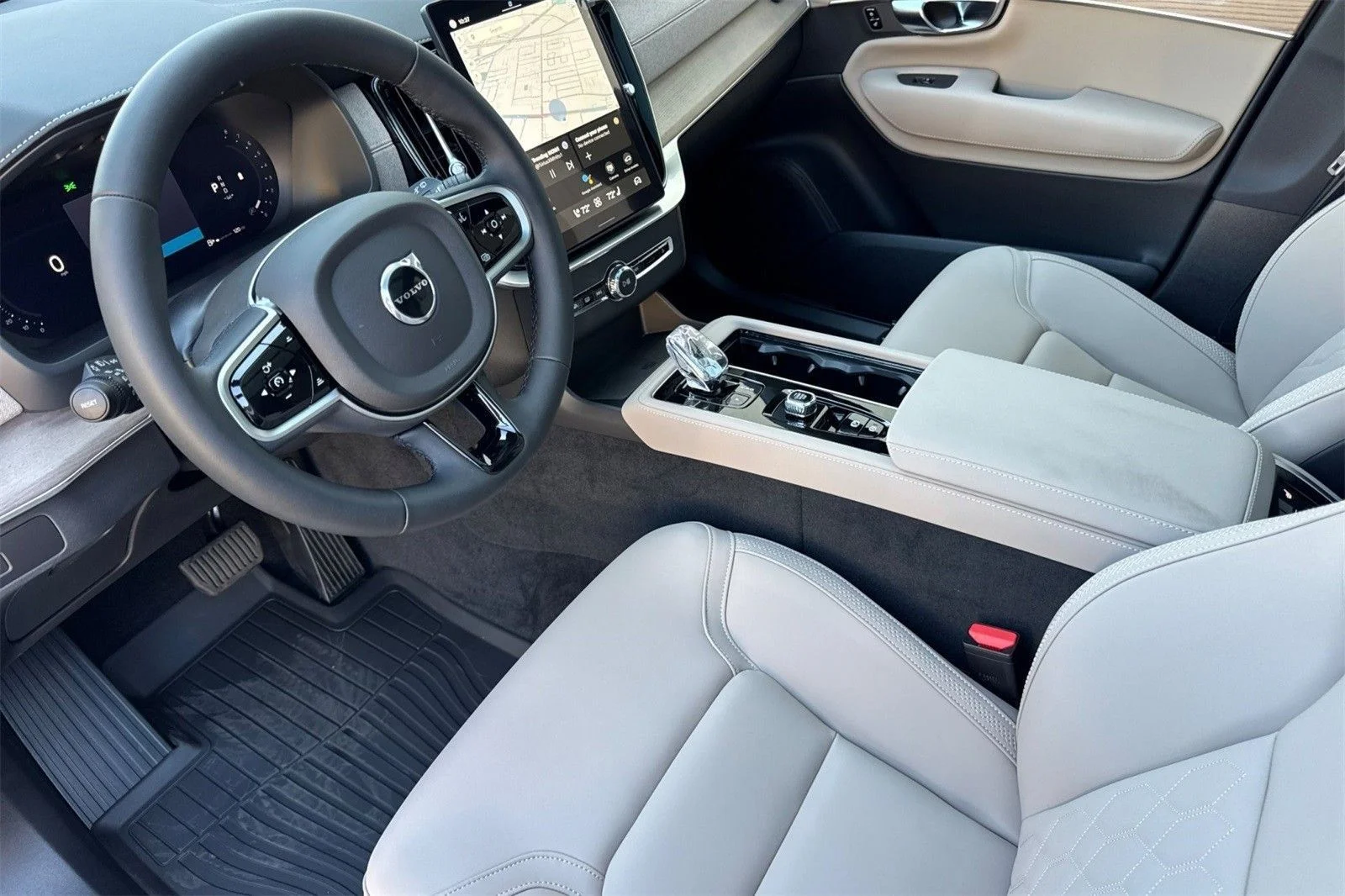 2026 Volvo XC90 Plus - Photo 13