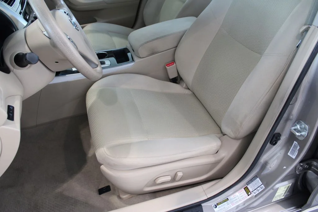 Used 2014 Beige Nissan 2.5 S image 10