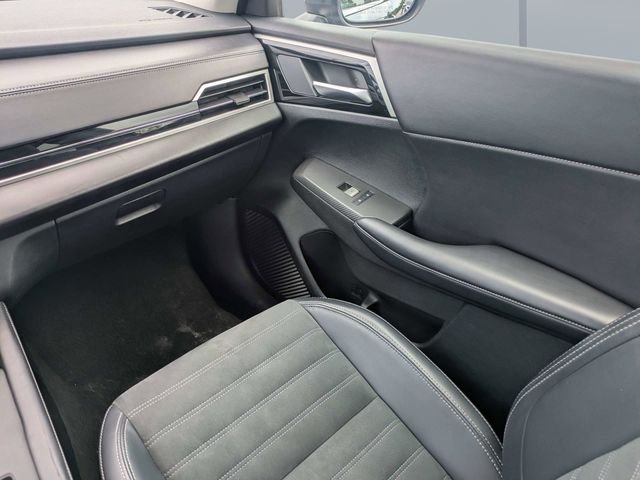 Used 2024 Gray Mitsubishi SE image 18