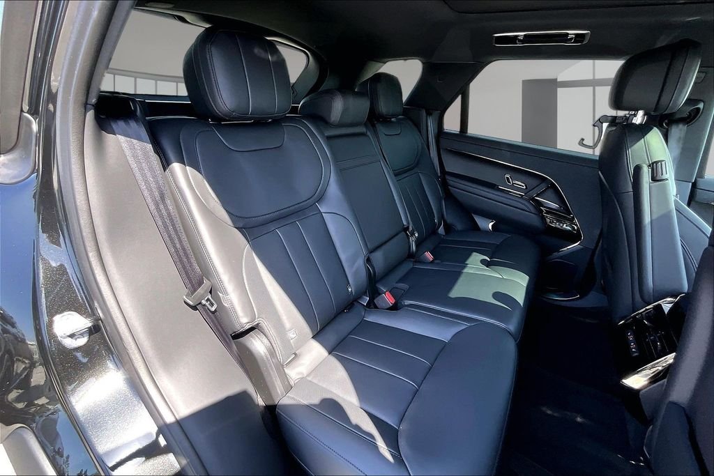 New 2026 SANTORINI BLACK Land Rover Dynamic SE image 10