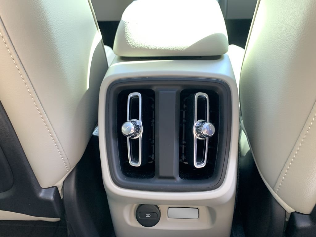 2024 Volvo XC40 Ultimate - Photo 38