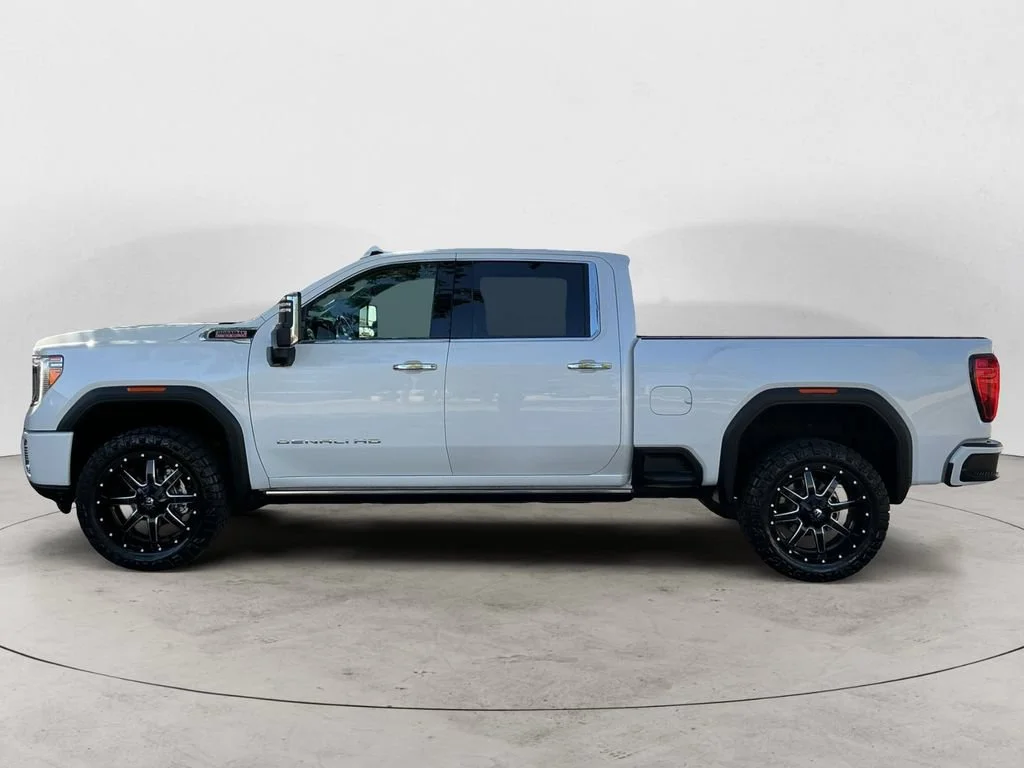 Used 2021 WHITE FROST TRICOAT GMC Denali image 12