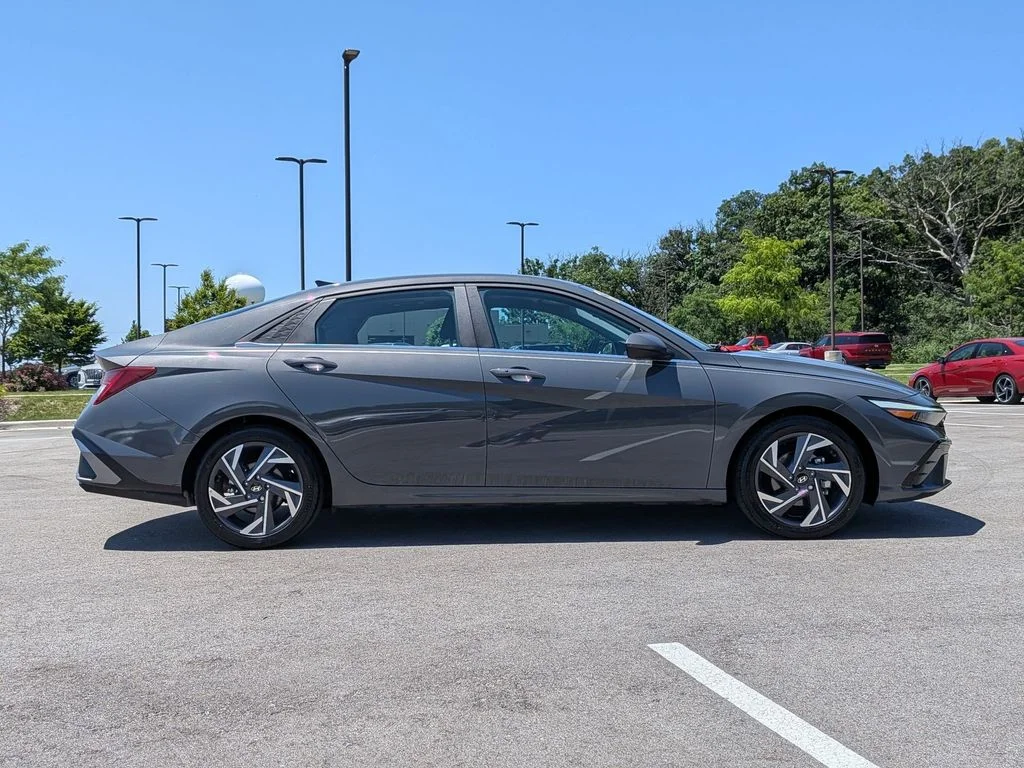 Used 2024 Gray Hyundai SEL image 8