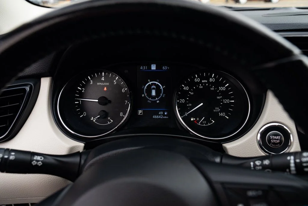 Used 2020 White Nissan SL image 12