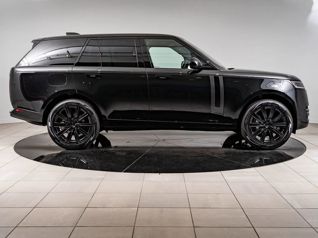 New 2026 Santorini Black Land Rover SE image 11