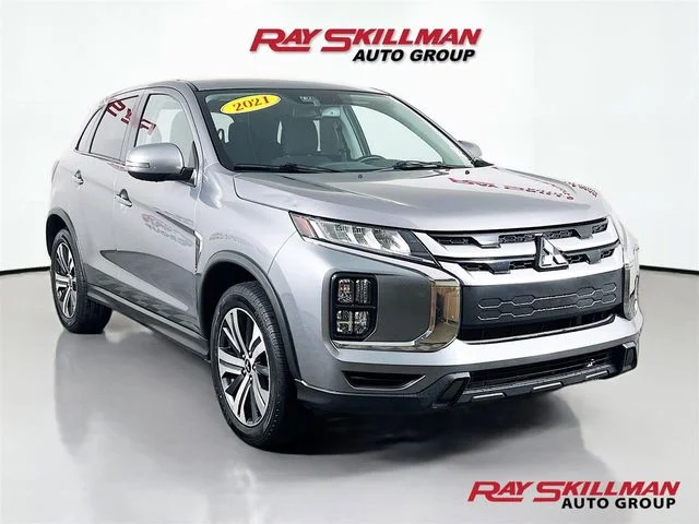 Used 2021 Gray Mitsubishi 2.0 SE image 1