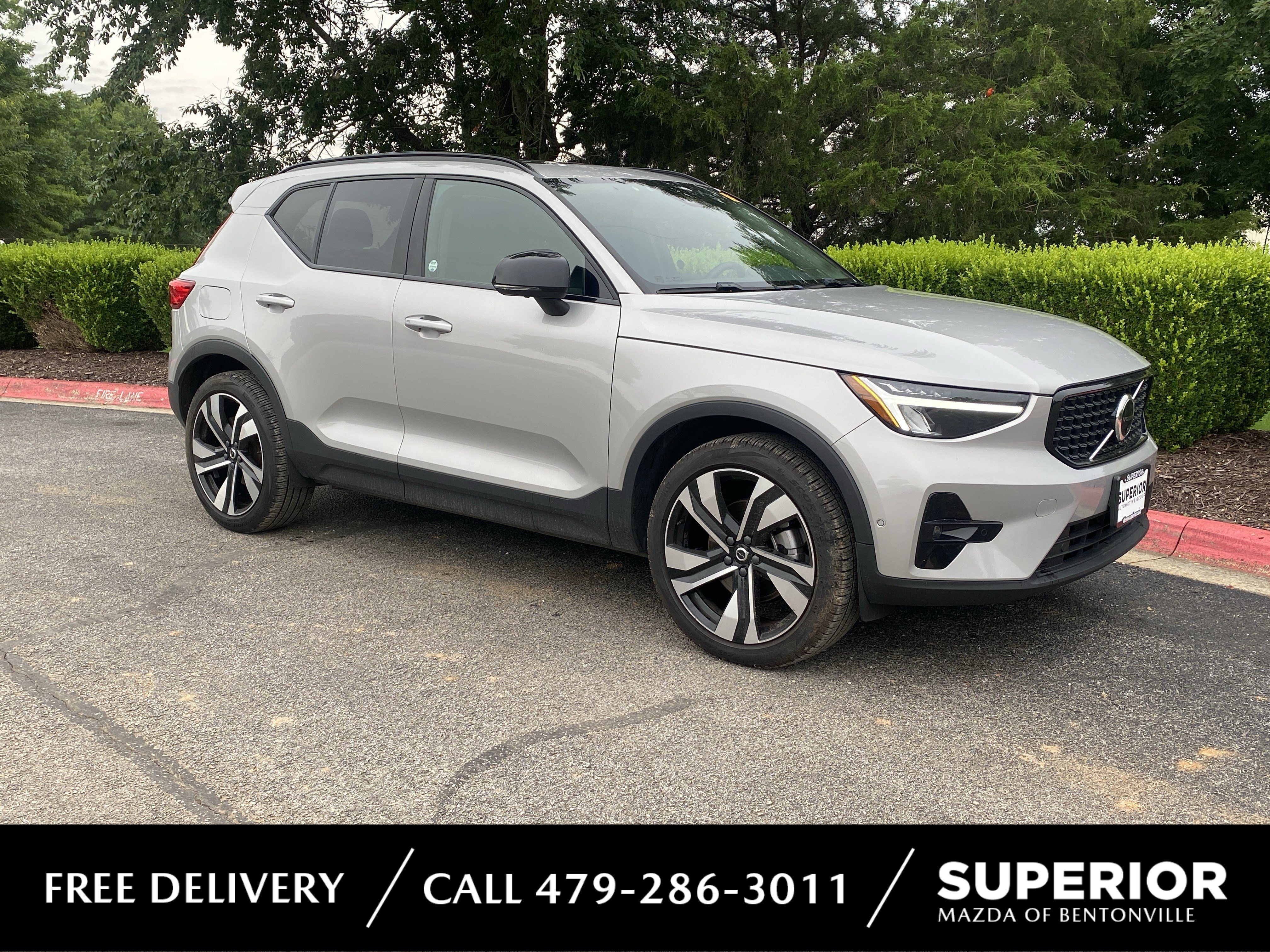 2023 Volvo XC40 B5 Ultimate Dark AWD's photo