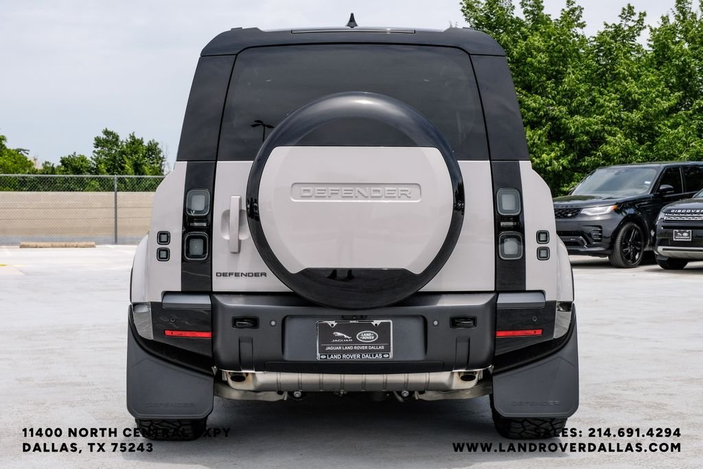 New 2026 Borasco Grey Metallic Land Rover X-Dynamic SE image 7