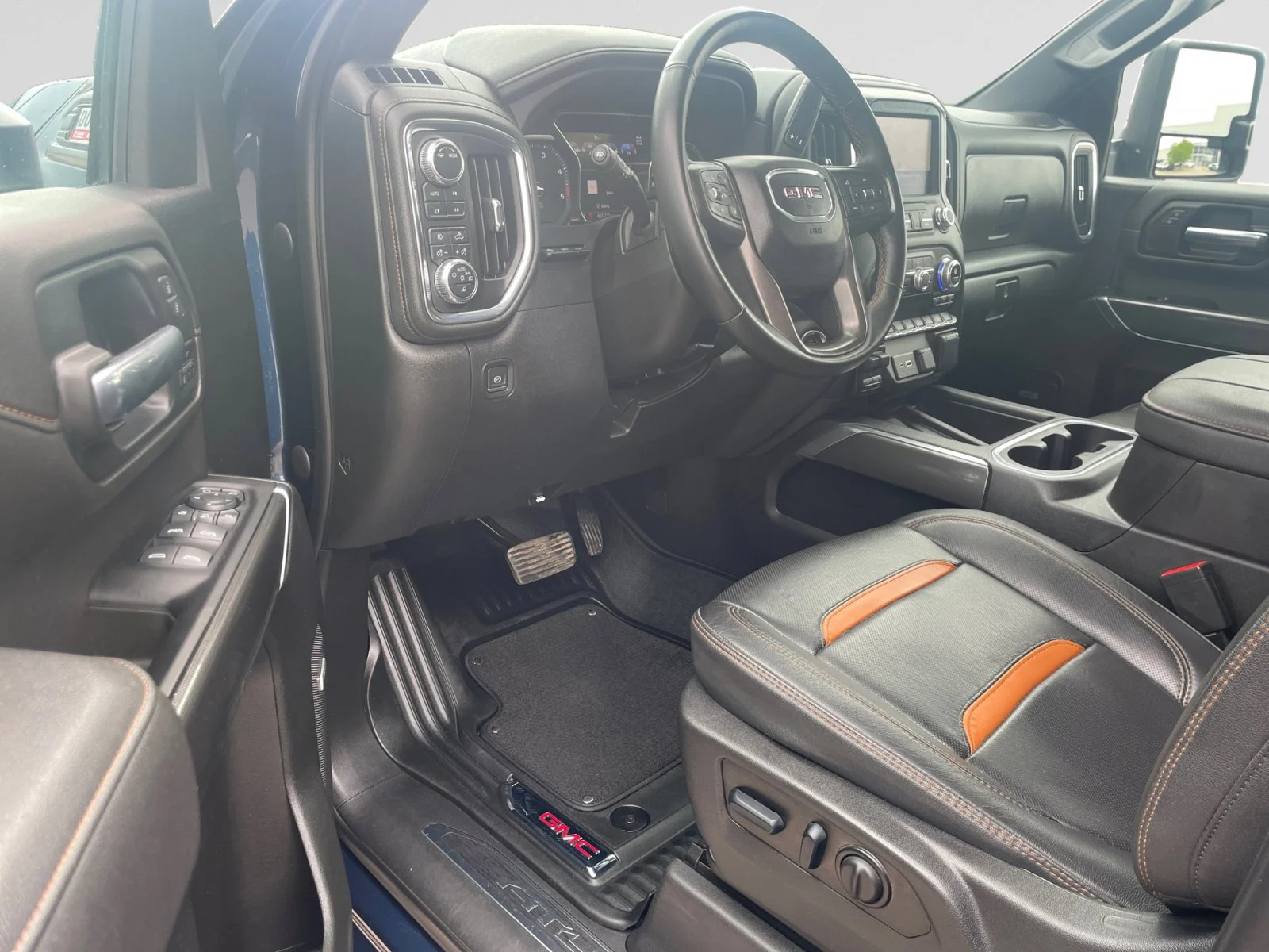 Used 2023 Blue GMC AT4 Crew Cab image 13