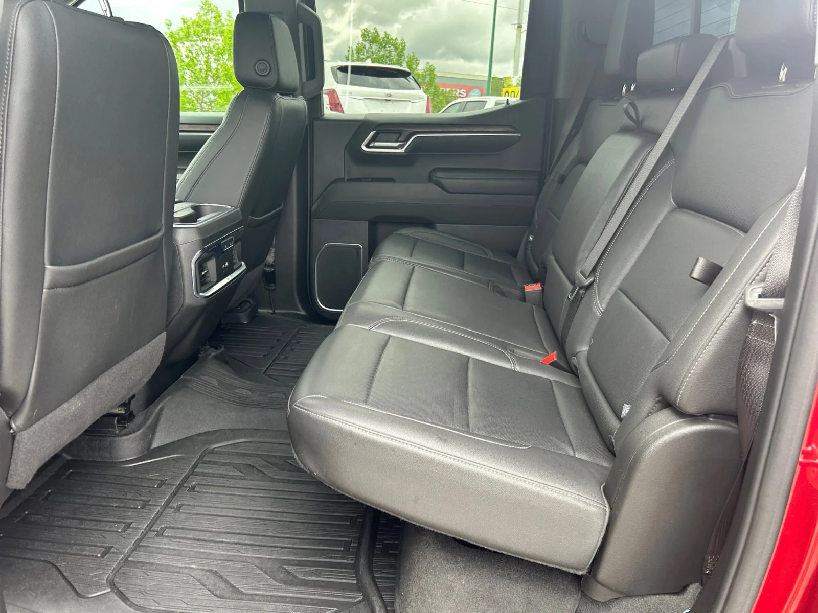 Used 2024 Red GMC SLT Crew Cab image 18