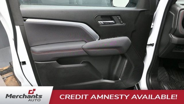 Used 2025 White Chevrolet Z71 image 17