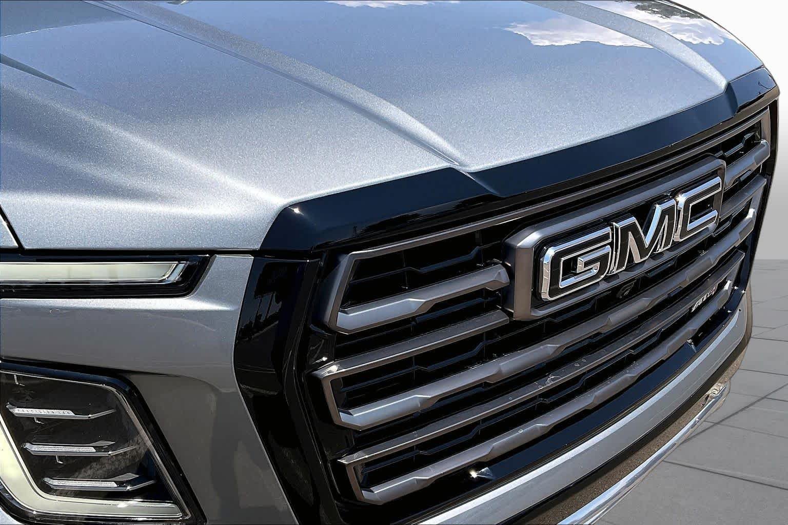 Used 2026 Sterling Metallic GMC AT4 Ultimate image 30