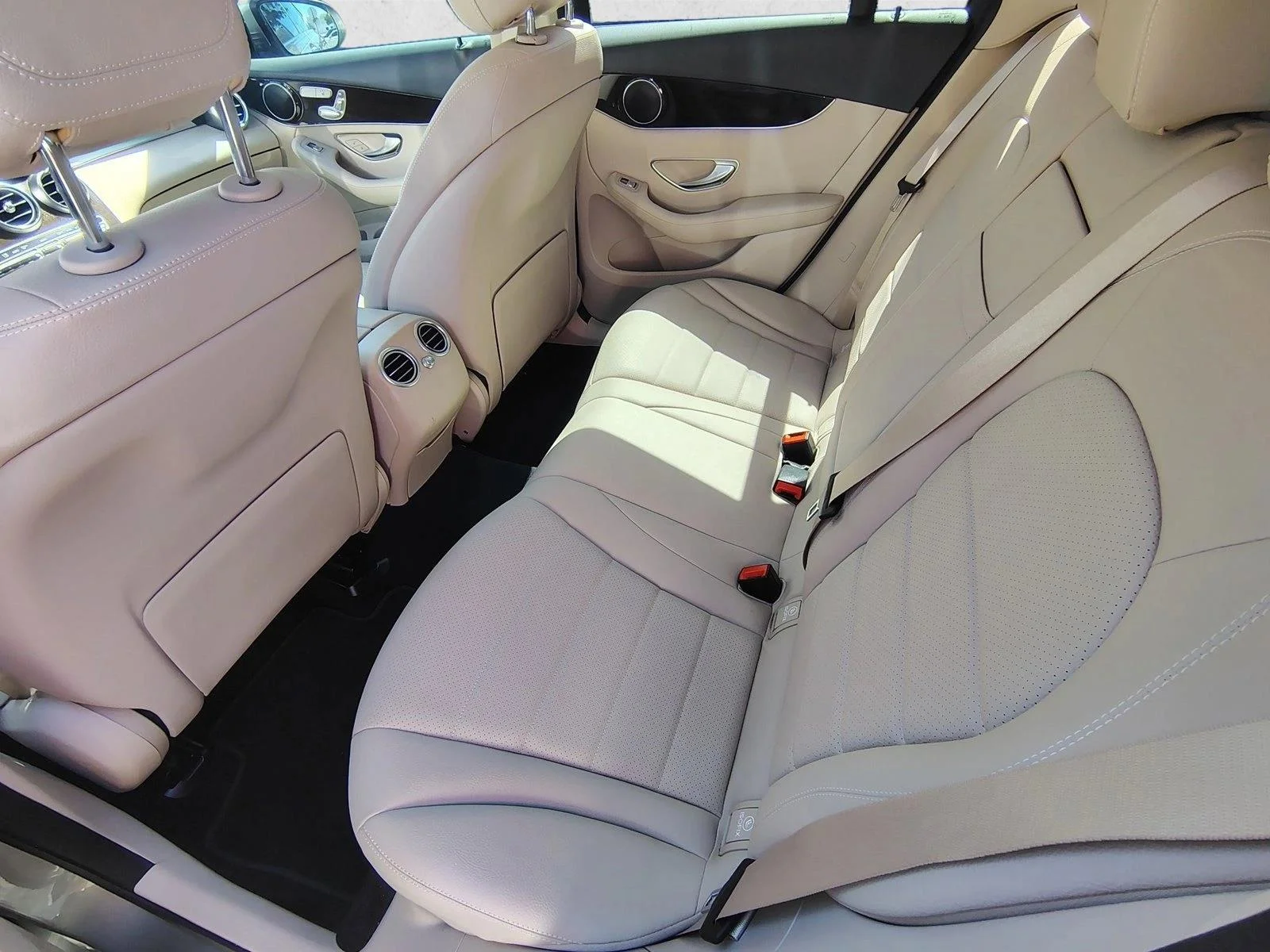 Used 2020 Mojave Silver Metallic Mercedes-Benz GLC 300 image 15