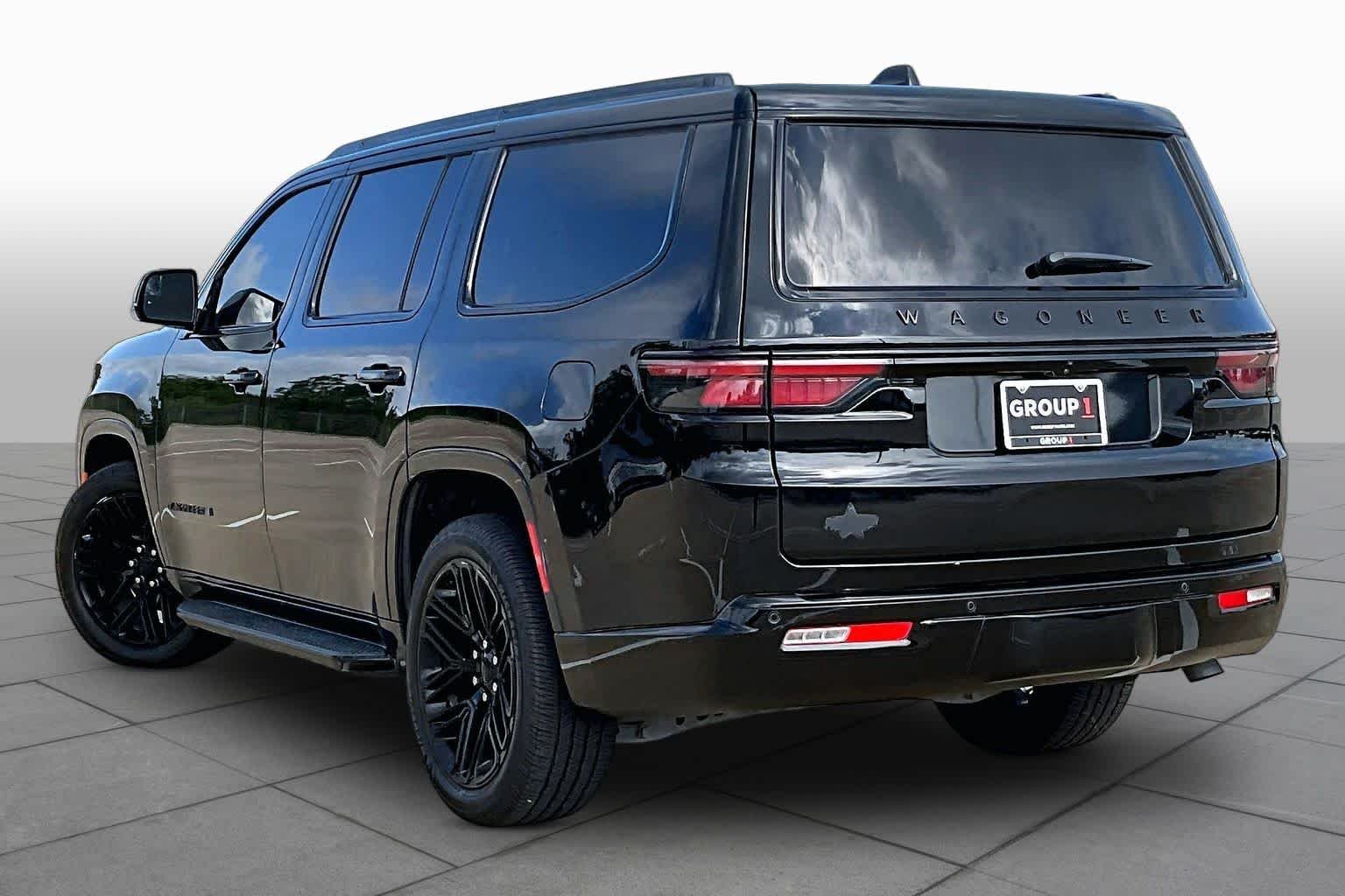 Used 2023 Diamond Black Crystal Pearlcoat Jeep Series II Carbide image 11