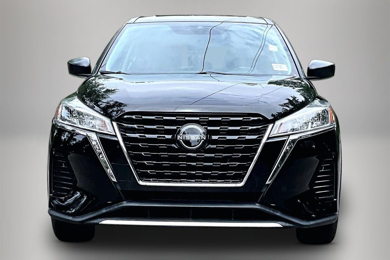Used 2022 Black Nissan S image 3