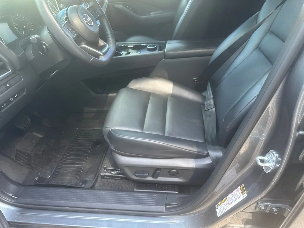 Used 2023 Gray Nissan SV image 9