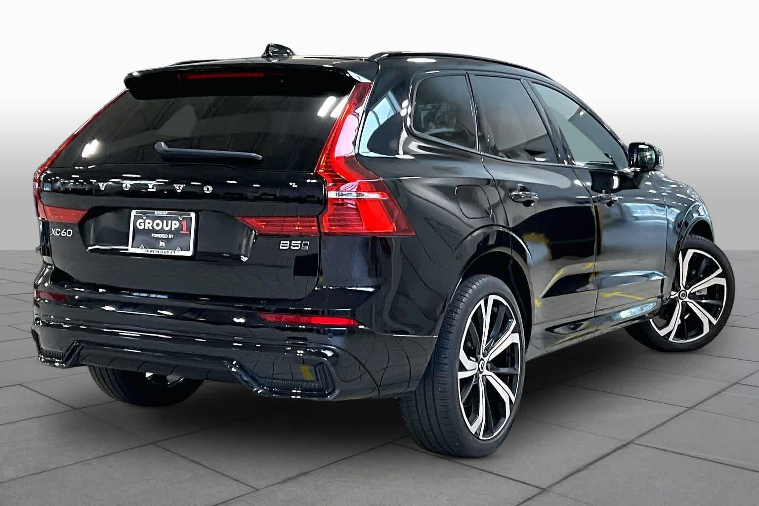 Used 2024 Onyx Black Metallic Volvo Ultimate Dark Theme image 13