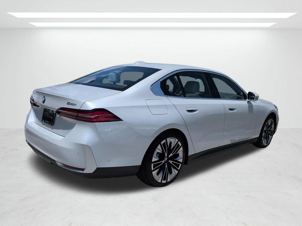 New 2027 White Metallic BMW 530i image 4