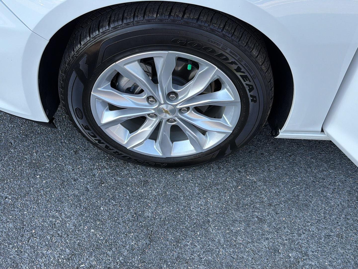 Used 2024 Summit White Chevrolet LT image 35