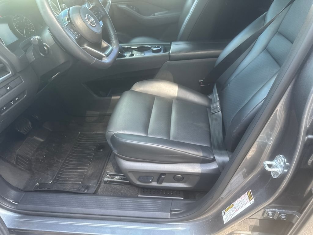 Used 2023 Gray Nissan SV image 9
