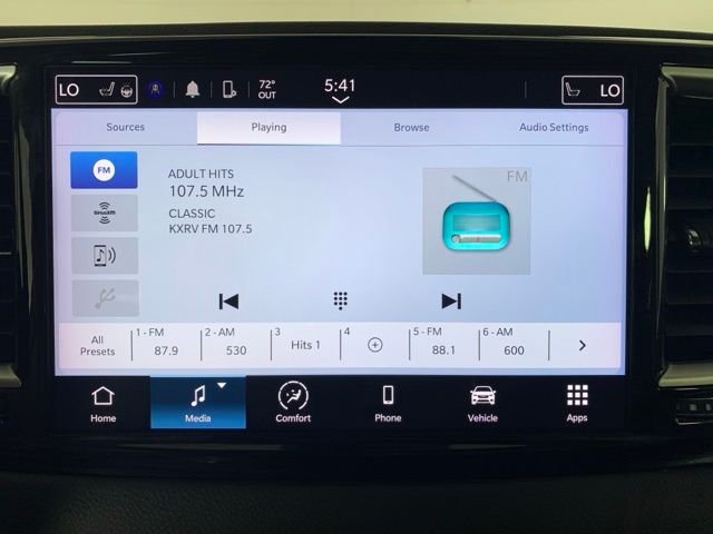 Used 2024 White Chrysler Touring L image 3