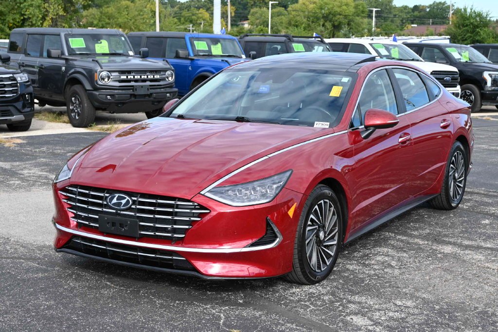 Used 2023 Red Hyundai Limited image 5
