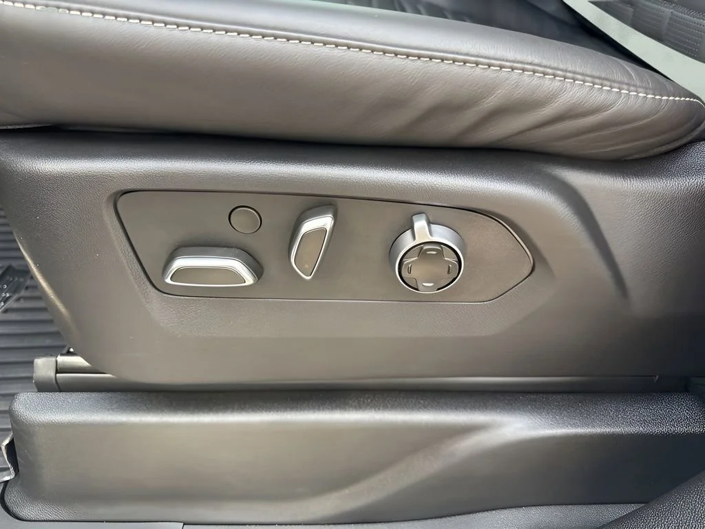 Used 2025 Crystal White Tricoat Cadillac Sport Platinum image 10