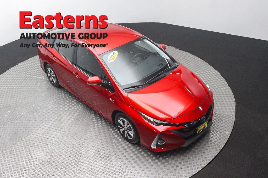 Used 2018 Red Toyota Advanced image 3
