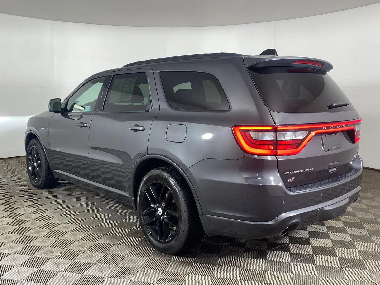 Used 2025 Vapour Grey Dodge R/T image 4