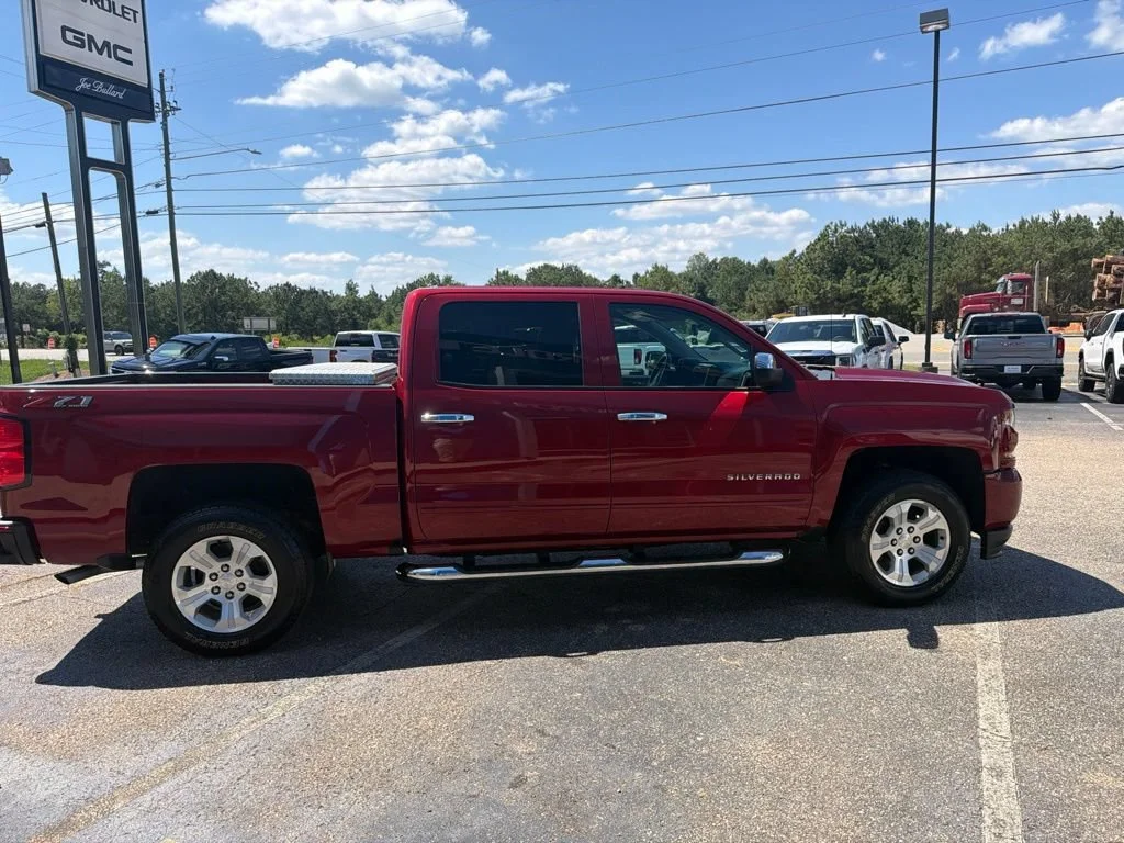 Used 2018 CAJUN RED TINTCOAT Chevrolet LT image 6
