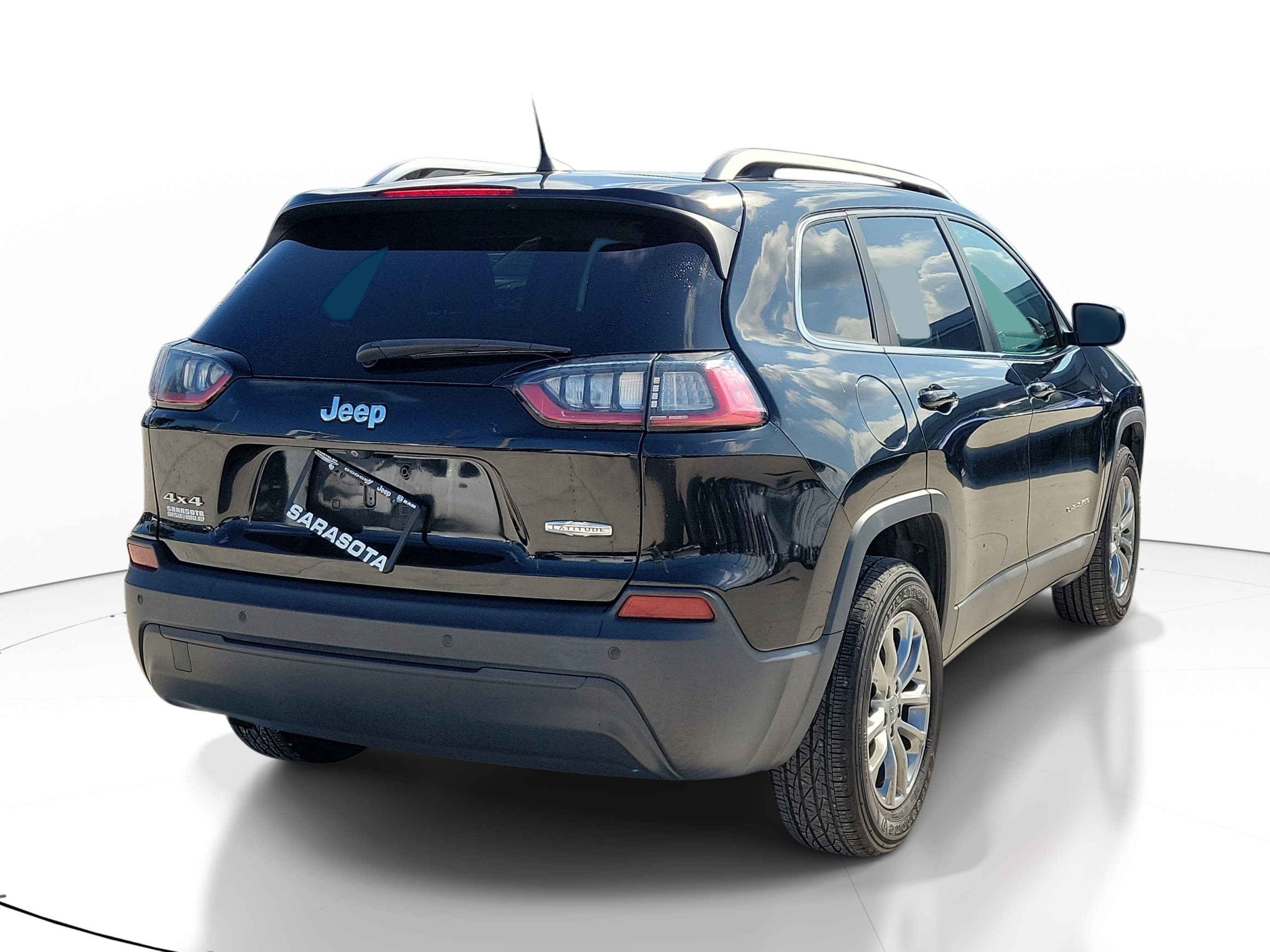 Used 2019 Diamond Black Crystal Pearlcoat Jeep Latitude Plus image 6