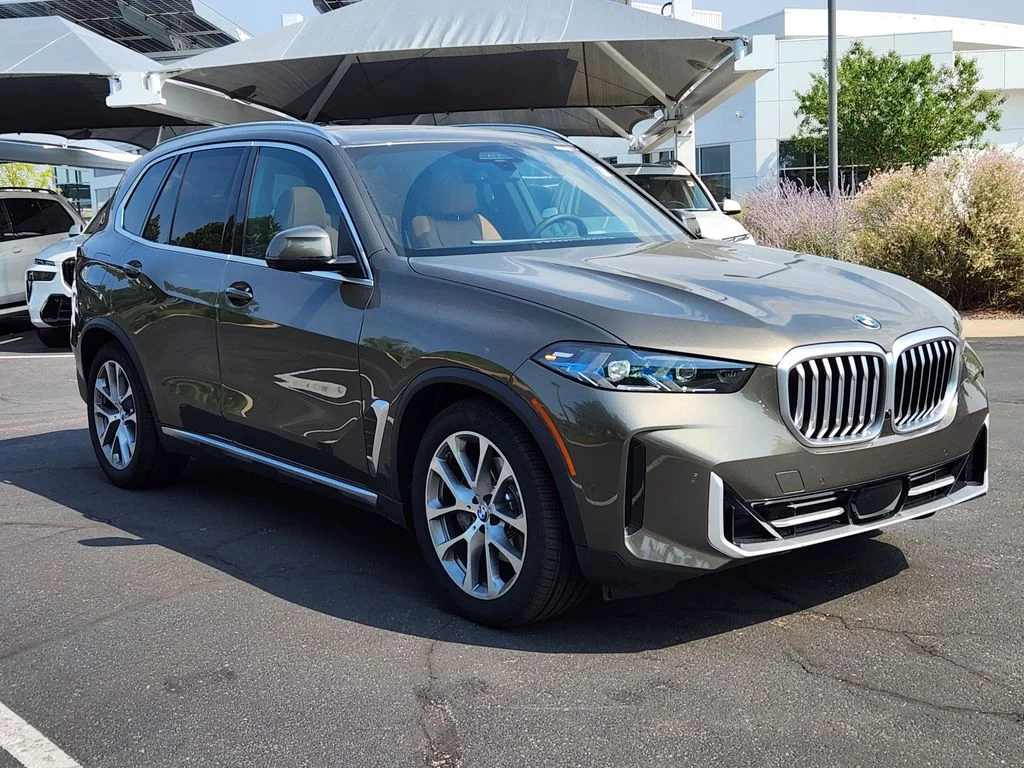 New 2026 Manhattan Green Metallic BMW xDrive40i image 5