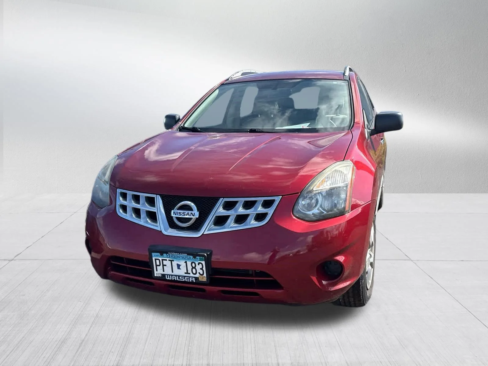 Used 2014 Cayenne Red Nissan S image 3