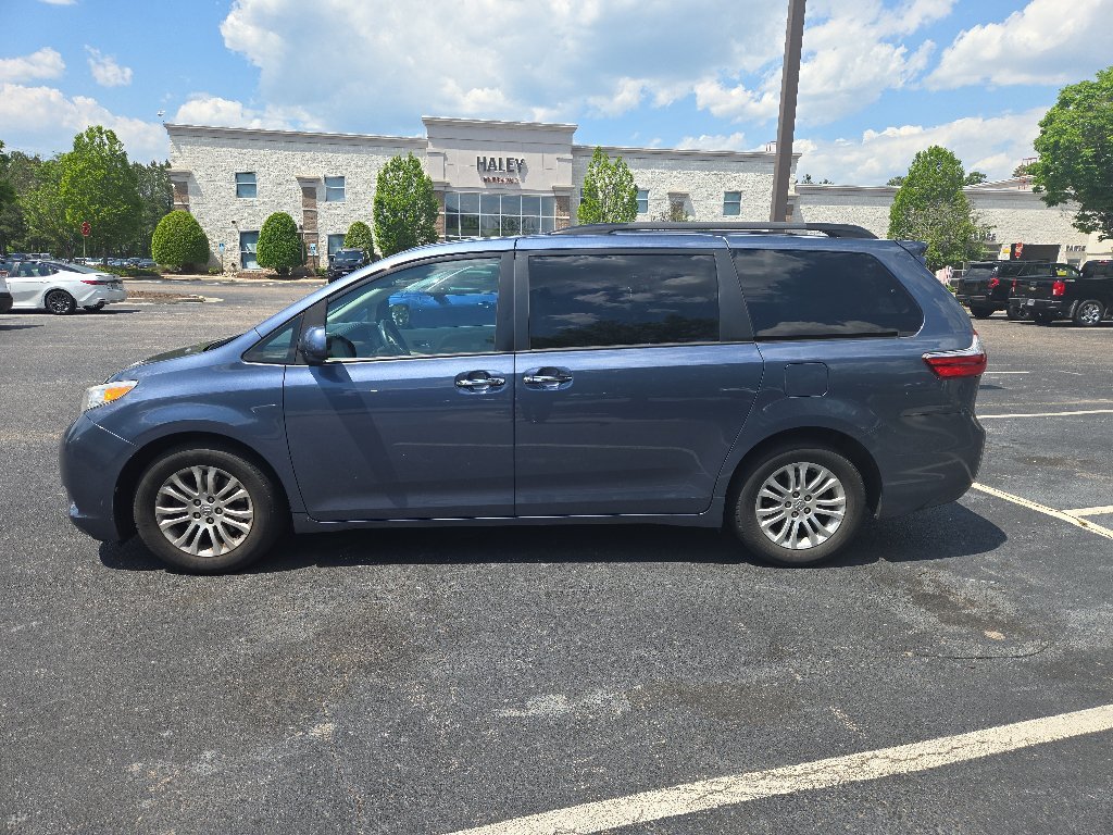 Used 2017 Blue Toyota XLE image 5