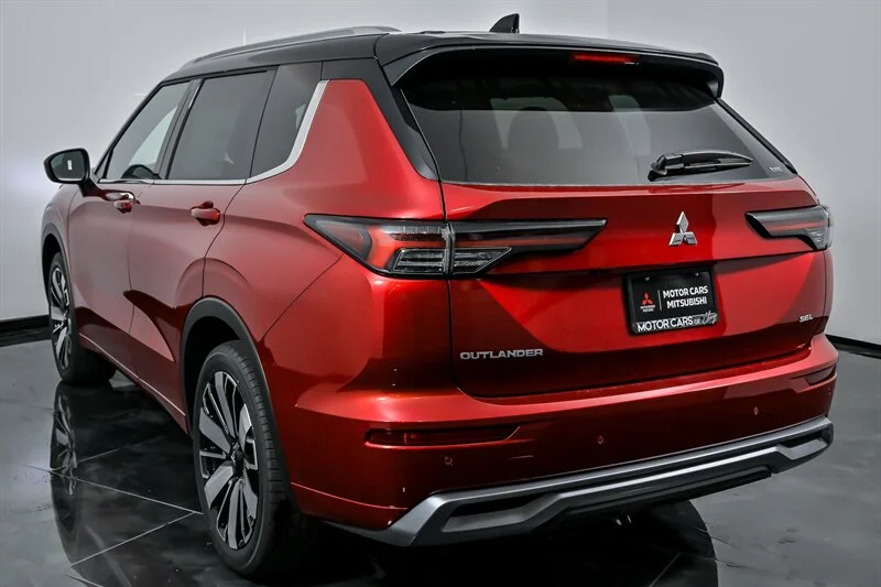 2025 Mitsubishi Outlander SE - Photo 7