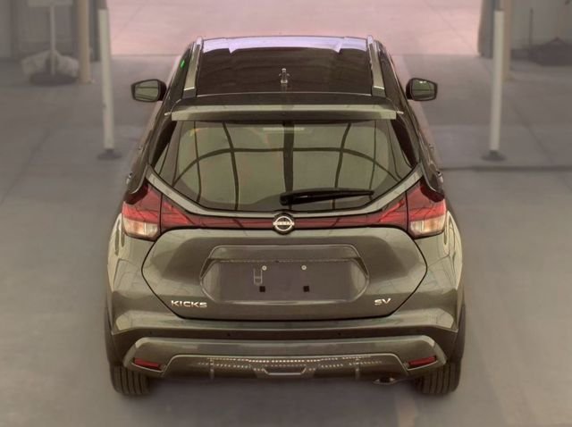 Used 2024 Gray Nissan SV image 15