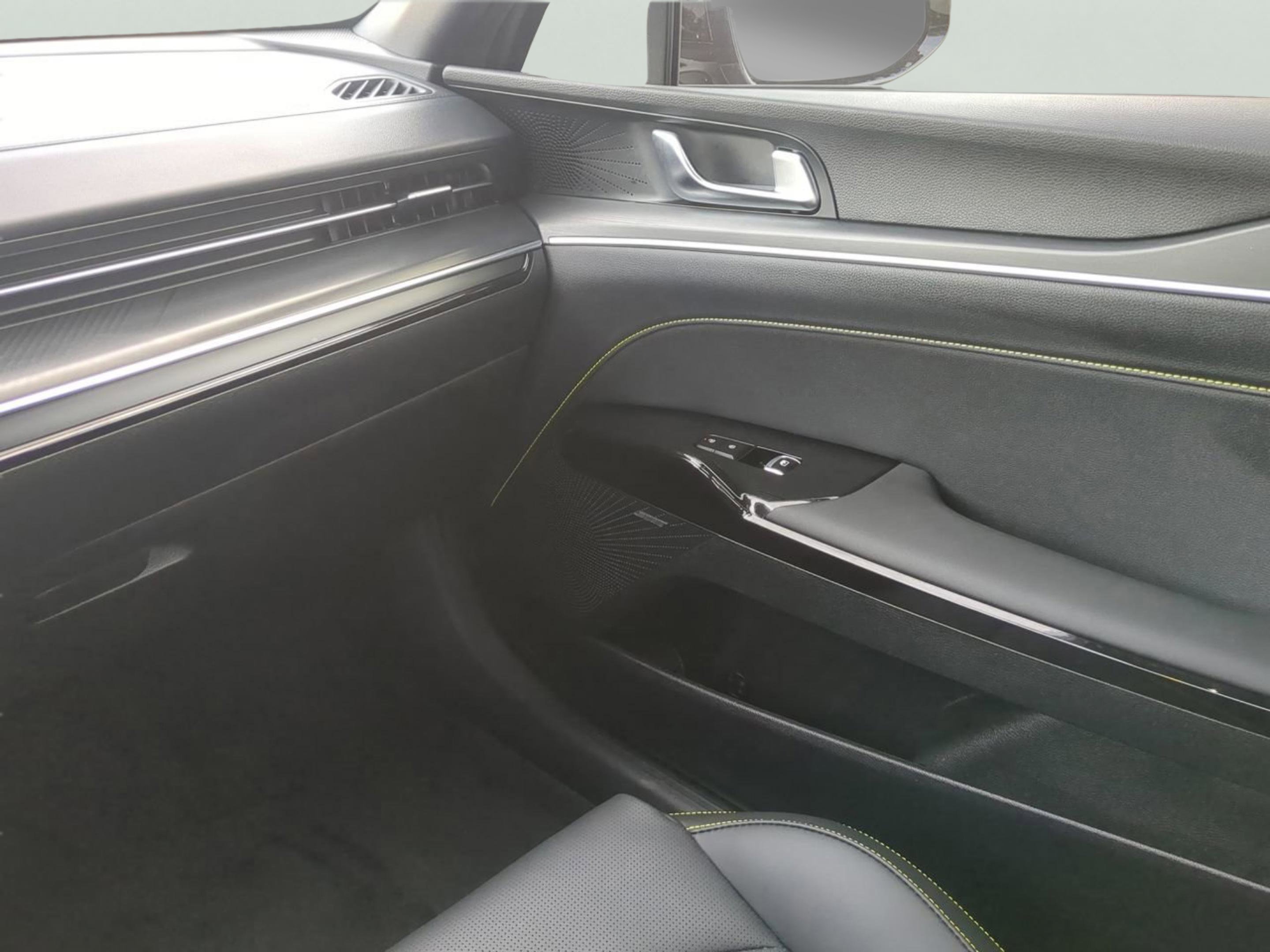 New 2026 Wolf Gray Kia GT image 14