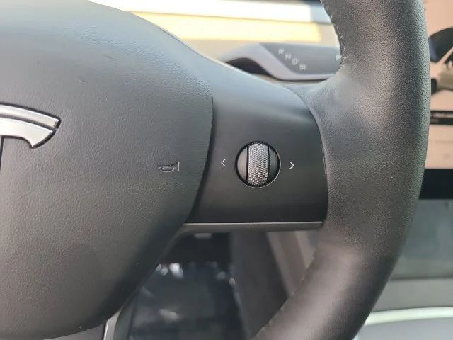 Used 2021 White Tesla Long Range image 27
