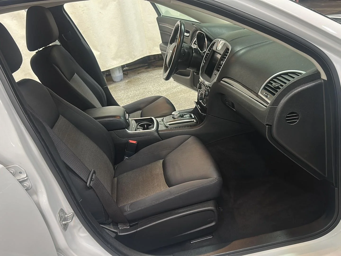 Used 2021 Bright White Clearcoat Chrysler Touring image 28