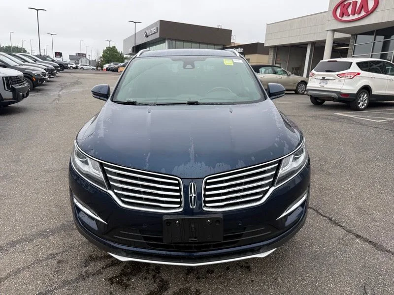 Used 2017 Black Lincoln Reserve image 2