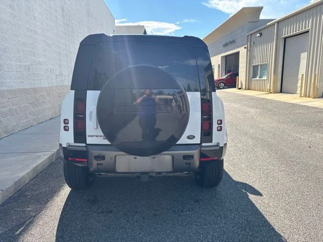 Used 2022  Land Rover X-Dynamic HSE image 5