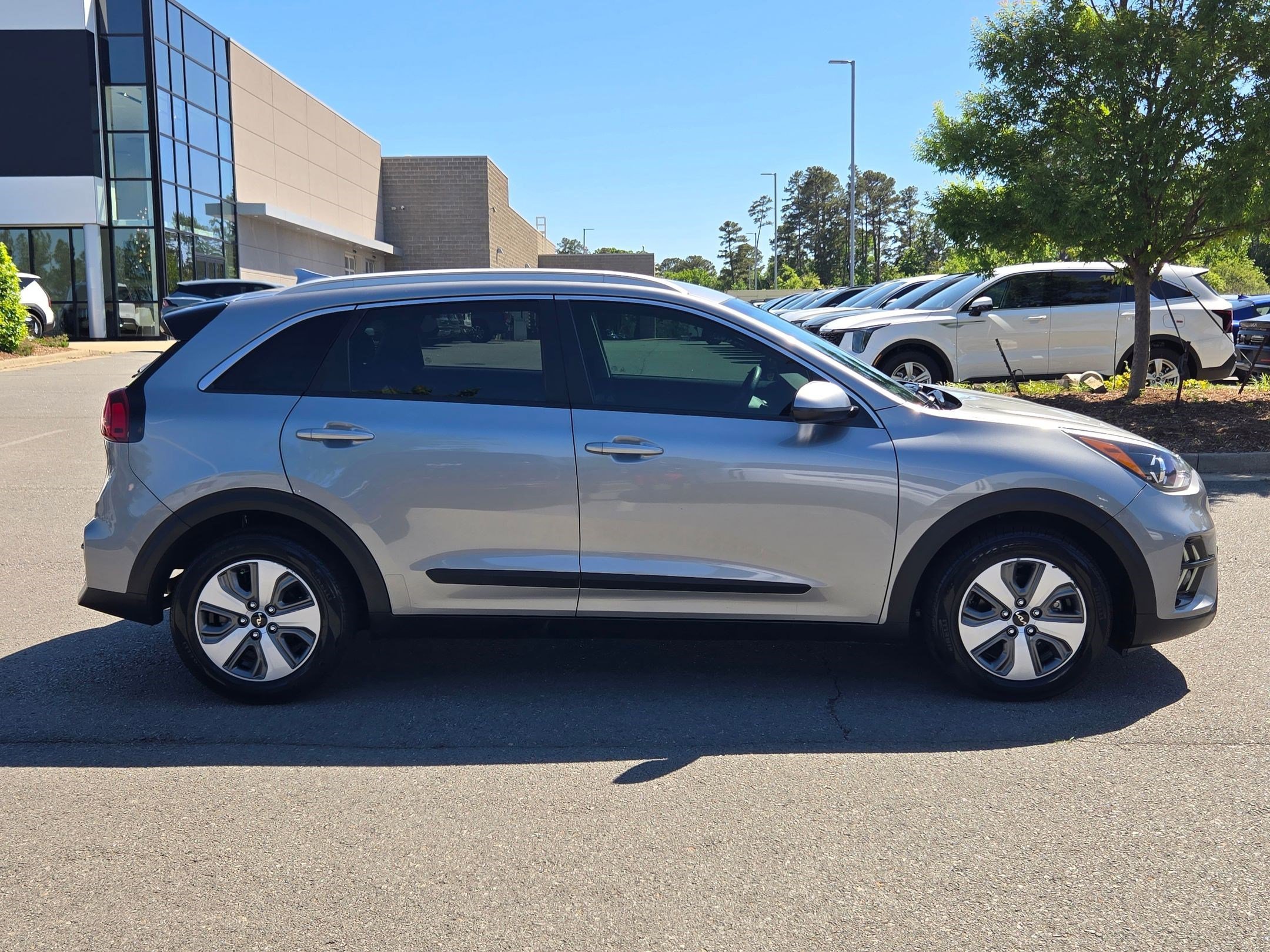 Used 2022 Steel Gray Kia LX image 8