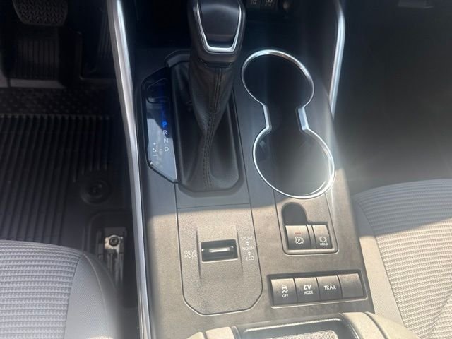 Used 2021 White Toyota LE image 21