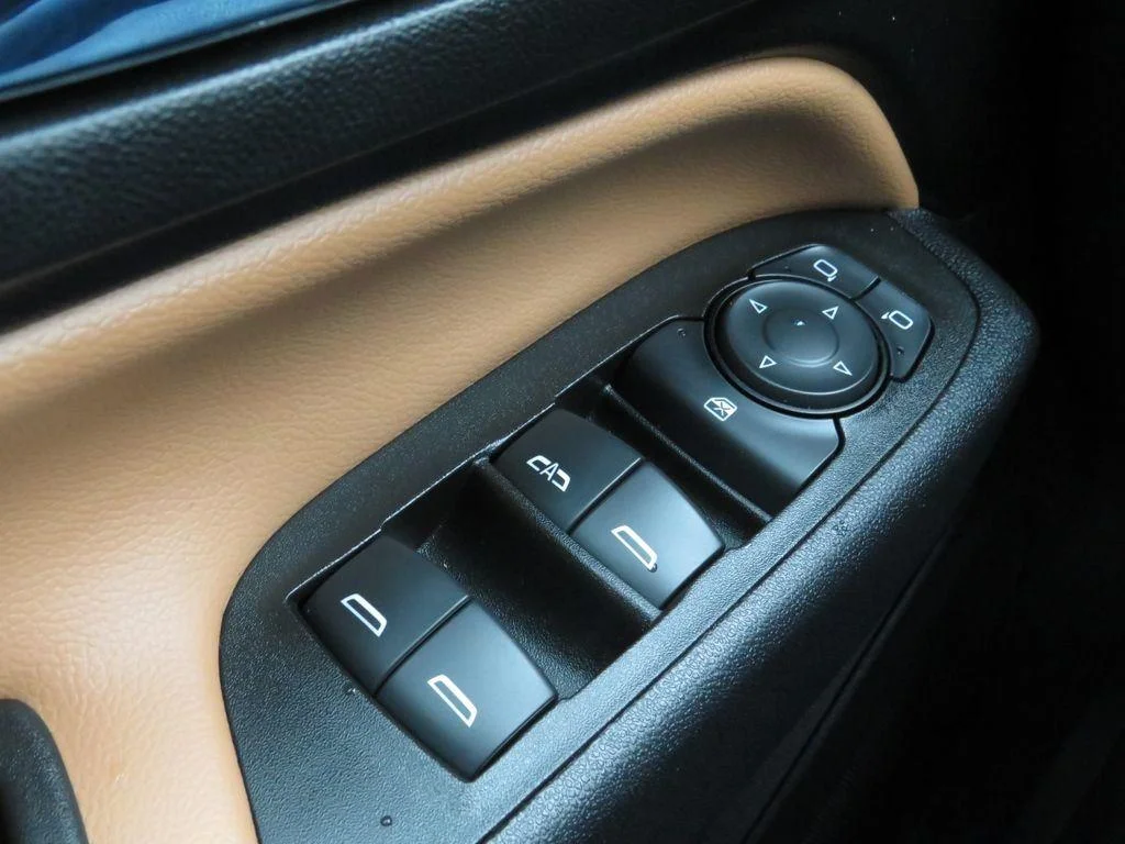 Used 2021 Pearl Chevrolet Premier image 30
