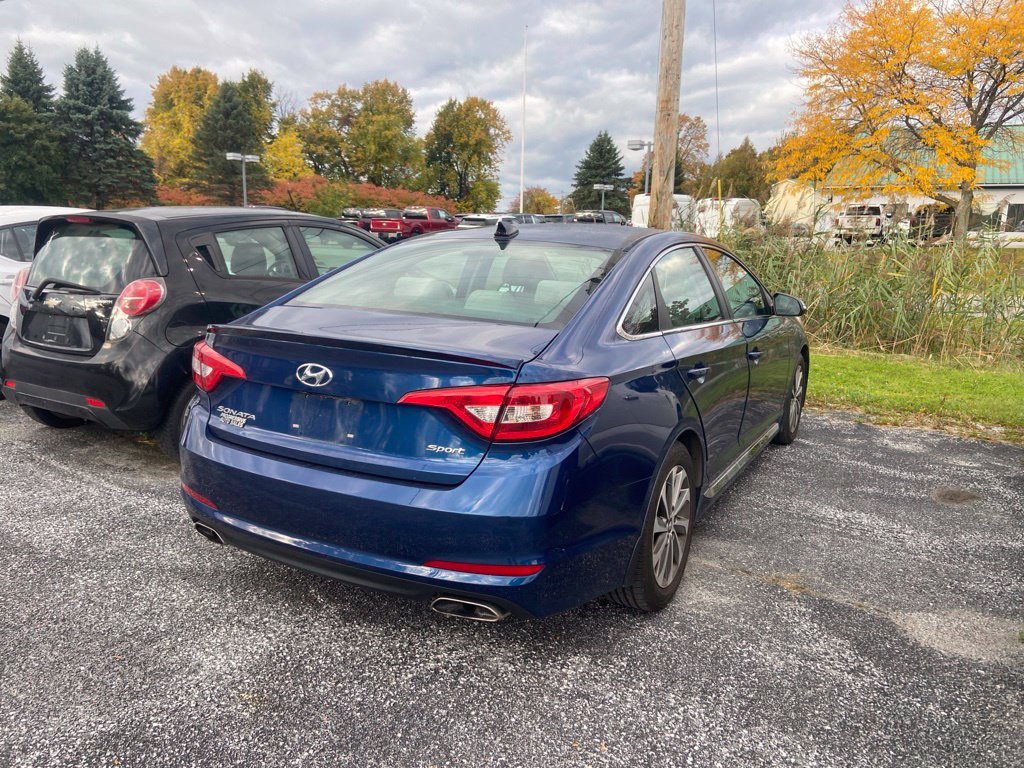 Used 2017 Lakeside Blue Hyundai Sport image 5