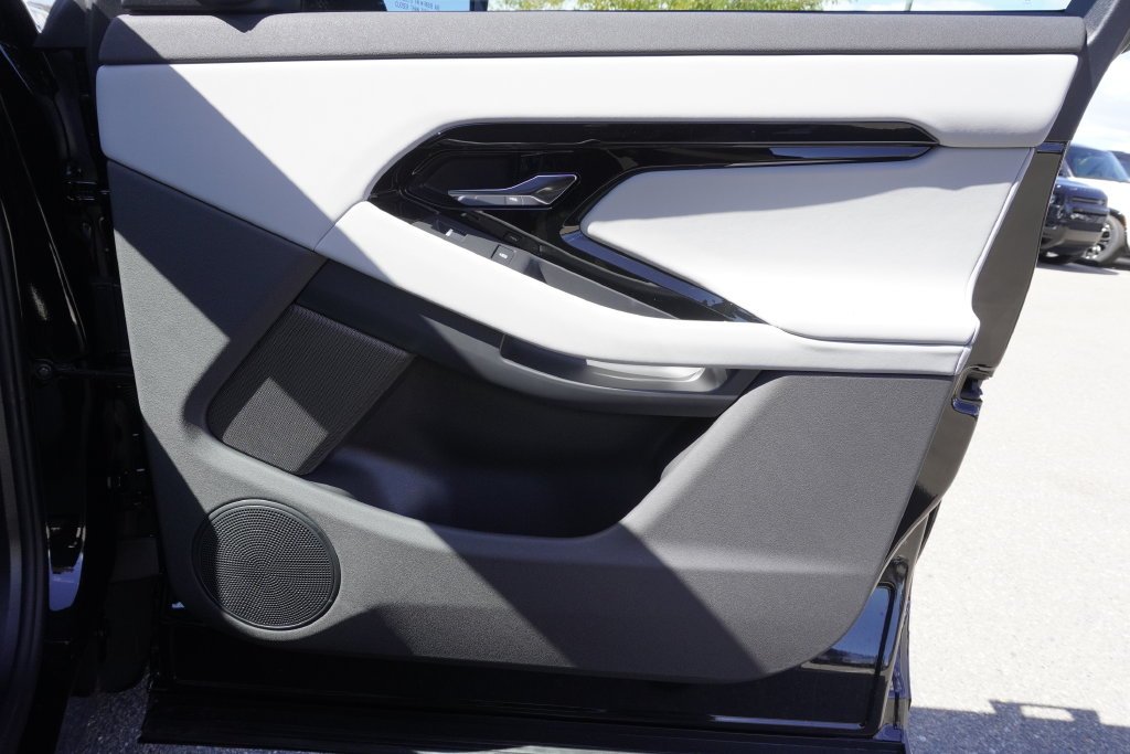 New 2026 Santorini Black Land Rover Hoxton Edition image 21