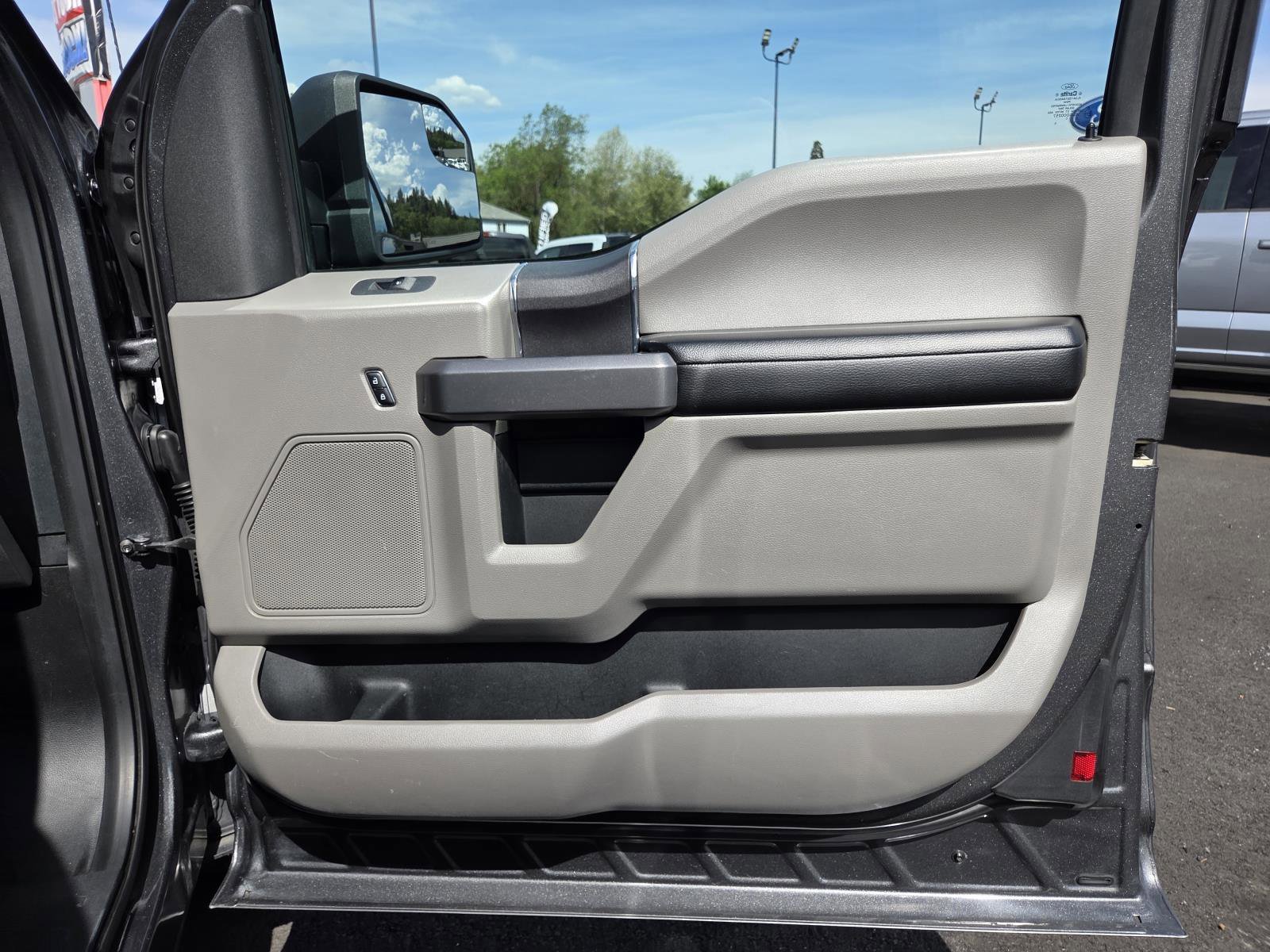 Used 2015  Ford  image 22