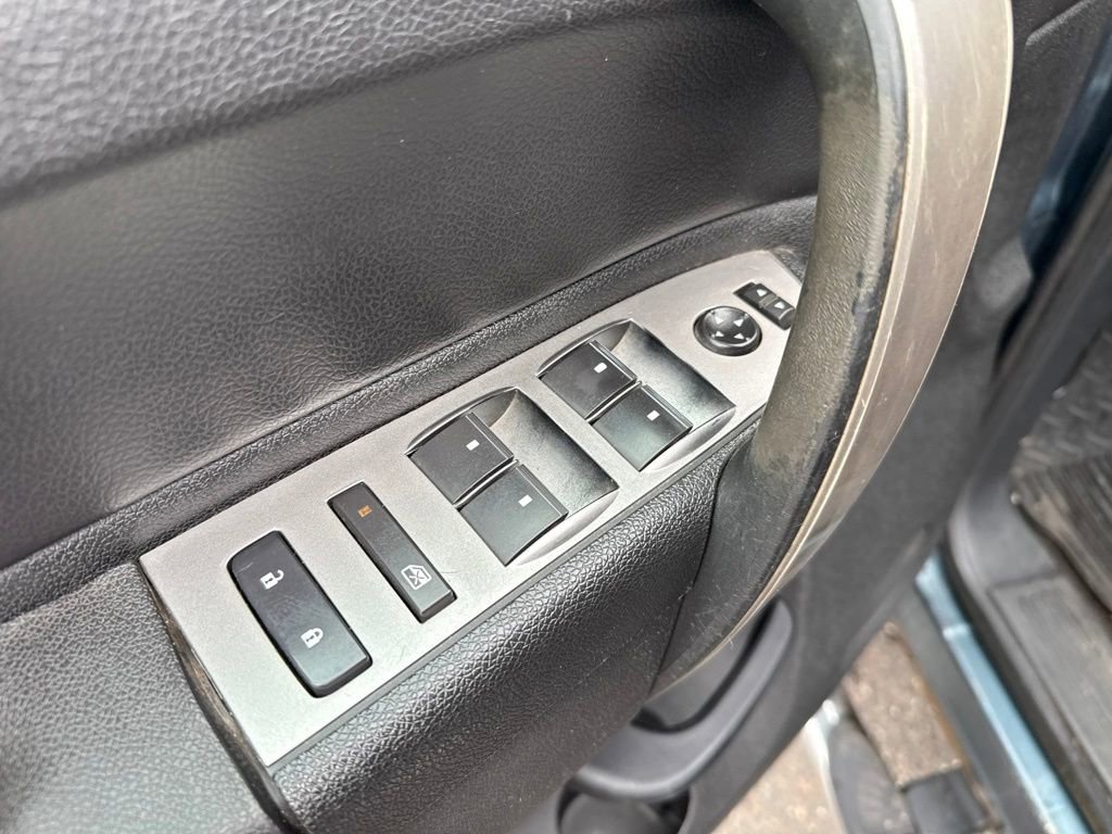 Used 2013 Stealth Gray Metallic GMC SLE image 17