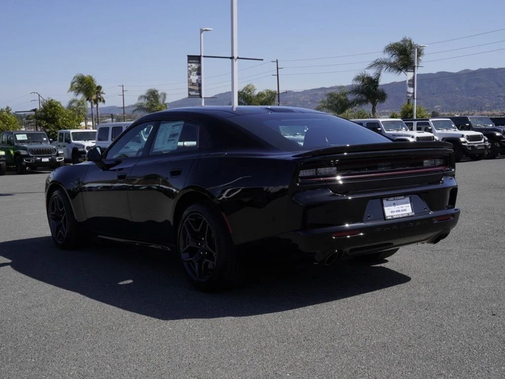 New 2026 Diamond Black Crystal Pearlcoat Dodge R/T Scat Pack image 5